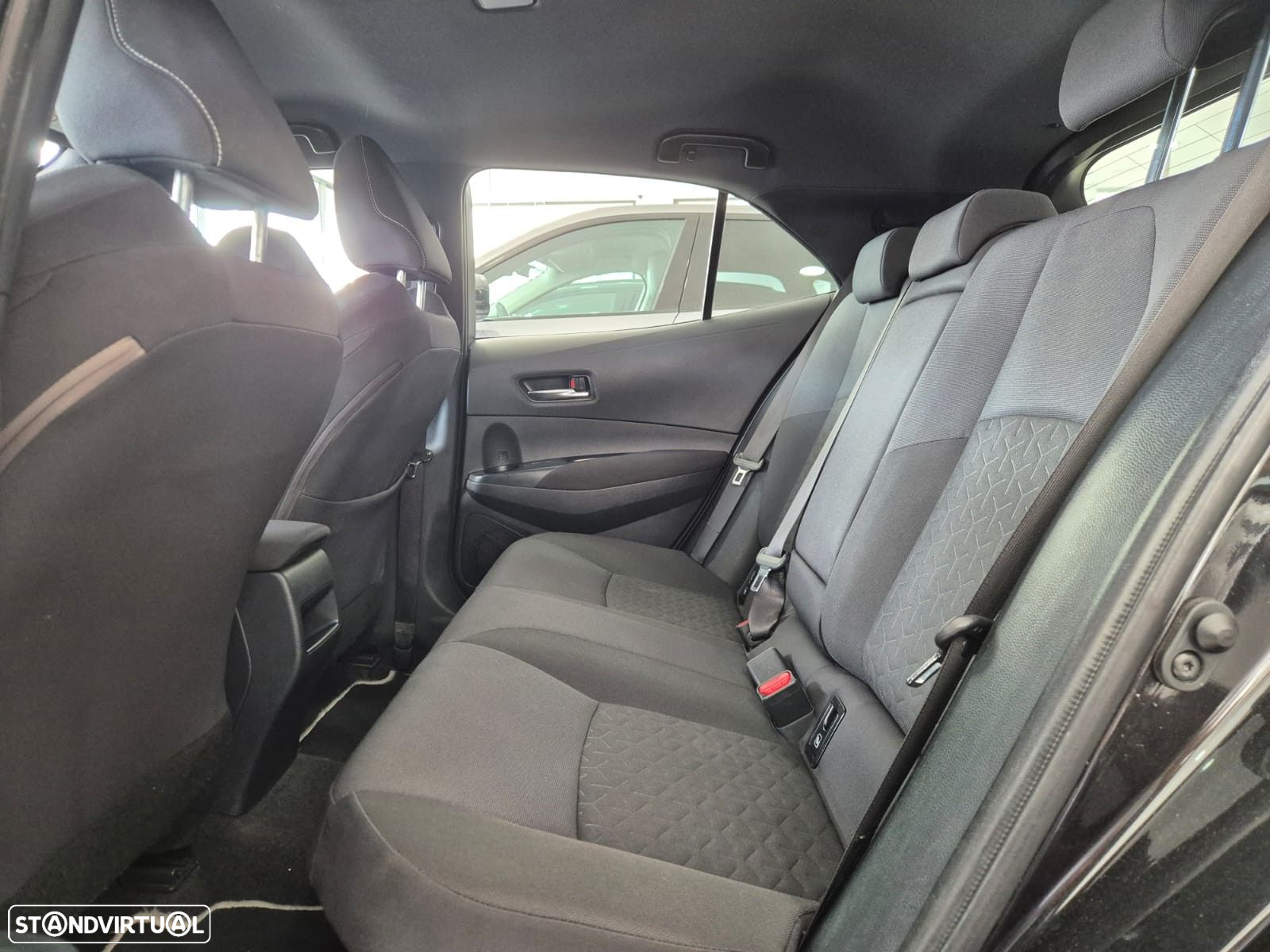 Toyota Corolla 1.8 Hybrid Comfort Plus - 11