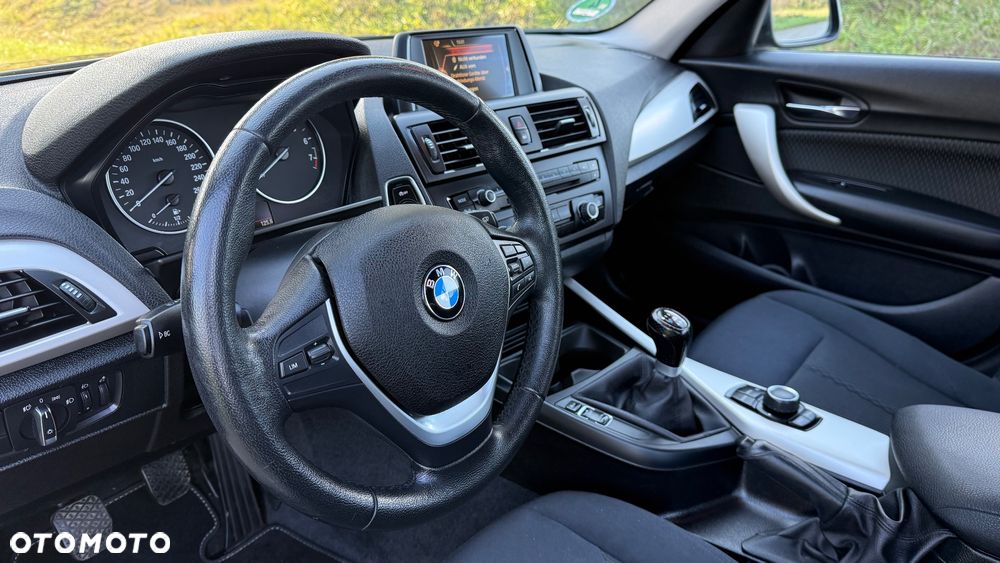 BMW Seria 1 116i - 23