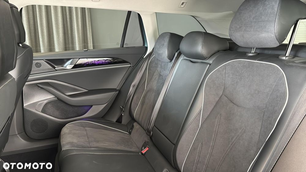 Volkswagen Passat 2.0 TDI SCR Elegance DSG - 16