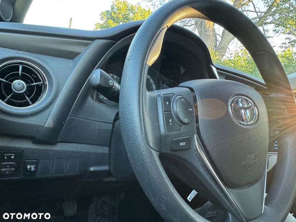 Toyota Auris 1.33 Dual-VVT-i Design Edition - 17