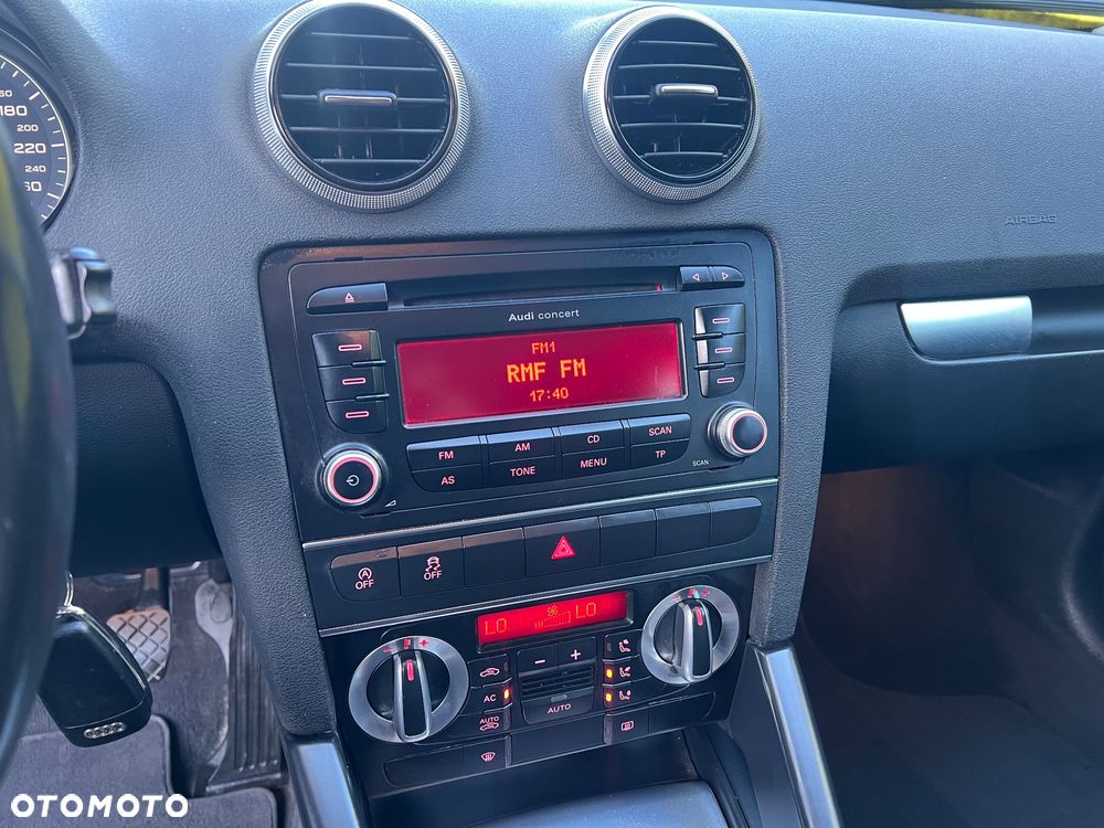 Audi A3 Sportback 1.6 TDI DPF S line Sportpaket - 25