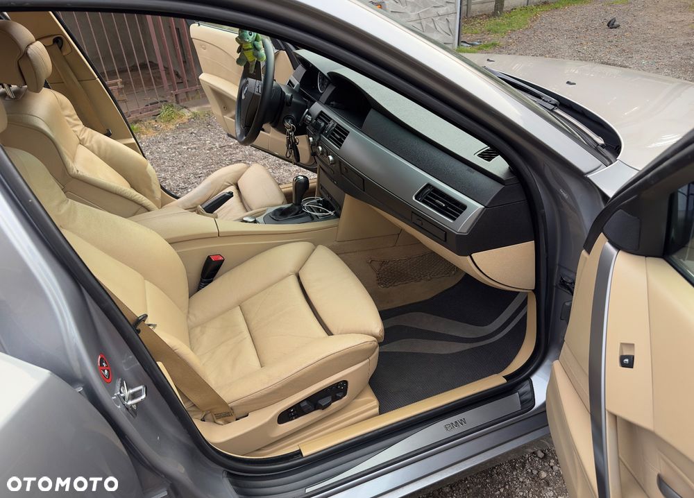 BMW Seria 5 530i Touring - 15