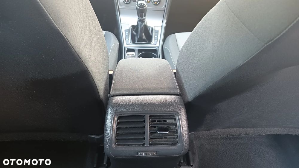 Volkswagen Golf 1.6 TDI BlueMotion Technology Comfortline - 21