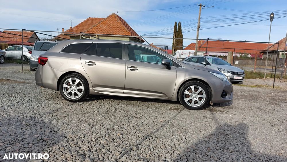 Toyota Avensis Touring Sports 2.0 D-4D Business Edition - 4