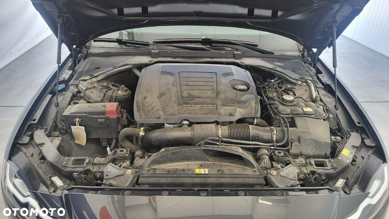 Jaguar XF 2.0 T Prestige - 24