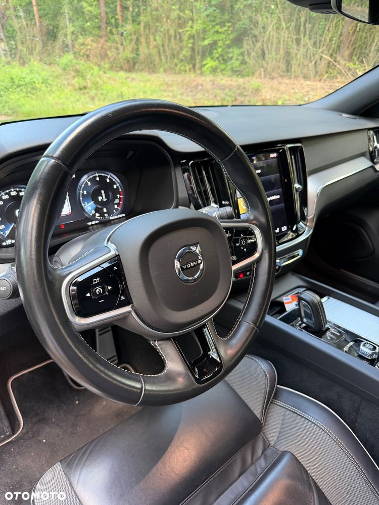 Volvo V60 B3 B R-Design - 16
