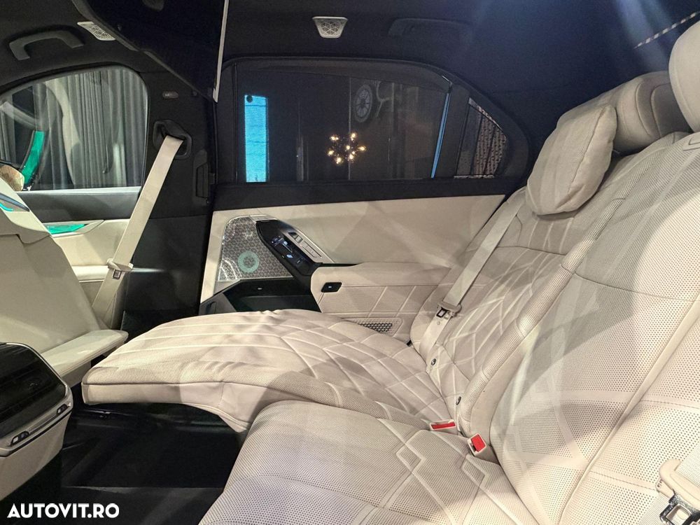 BMW Seria 7 740d xDrive MHEV - 17