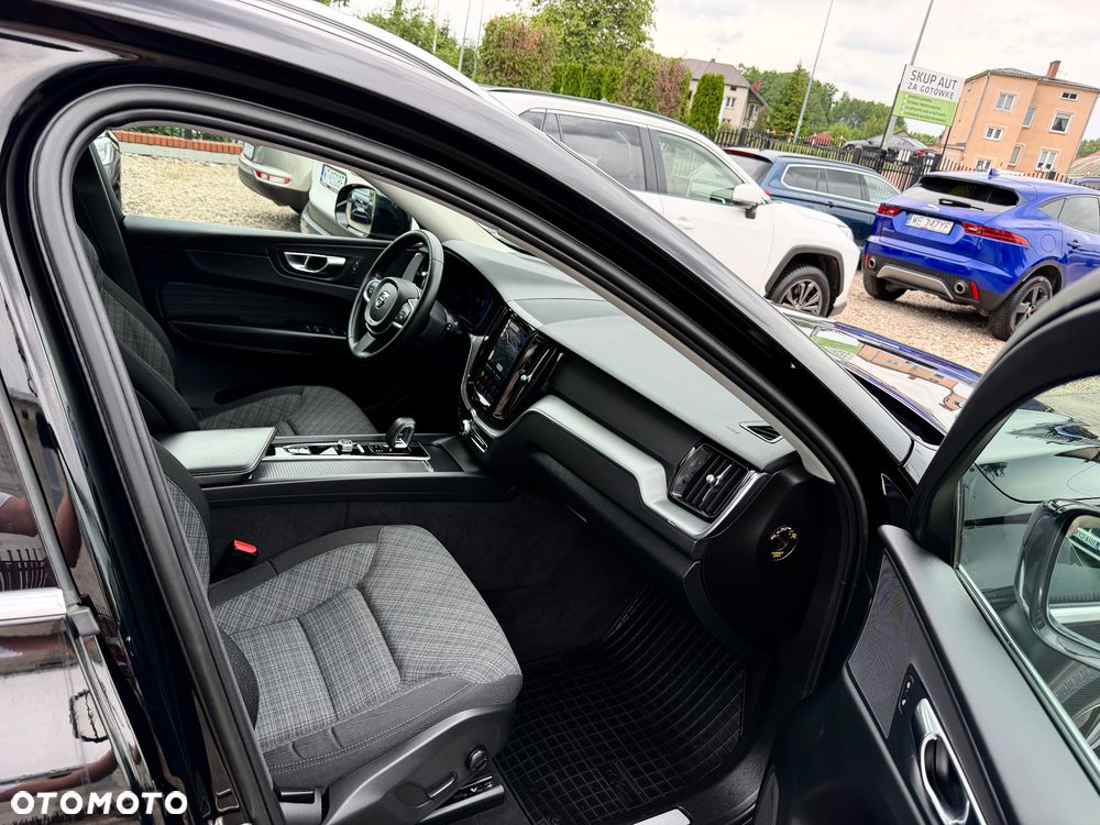 Volvo XC 60 T6 Plug-In Hybrid AWD Core - 16