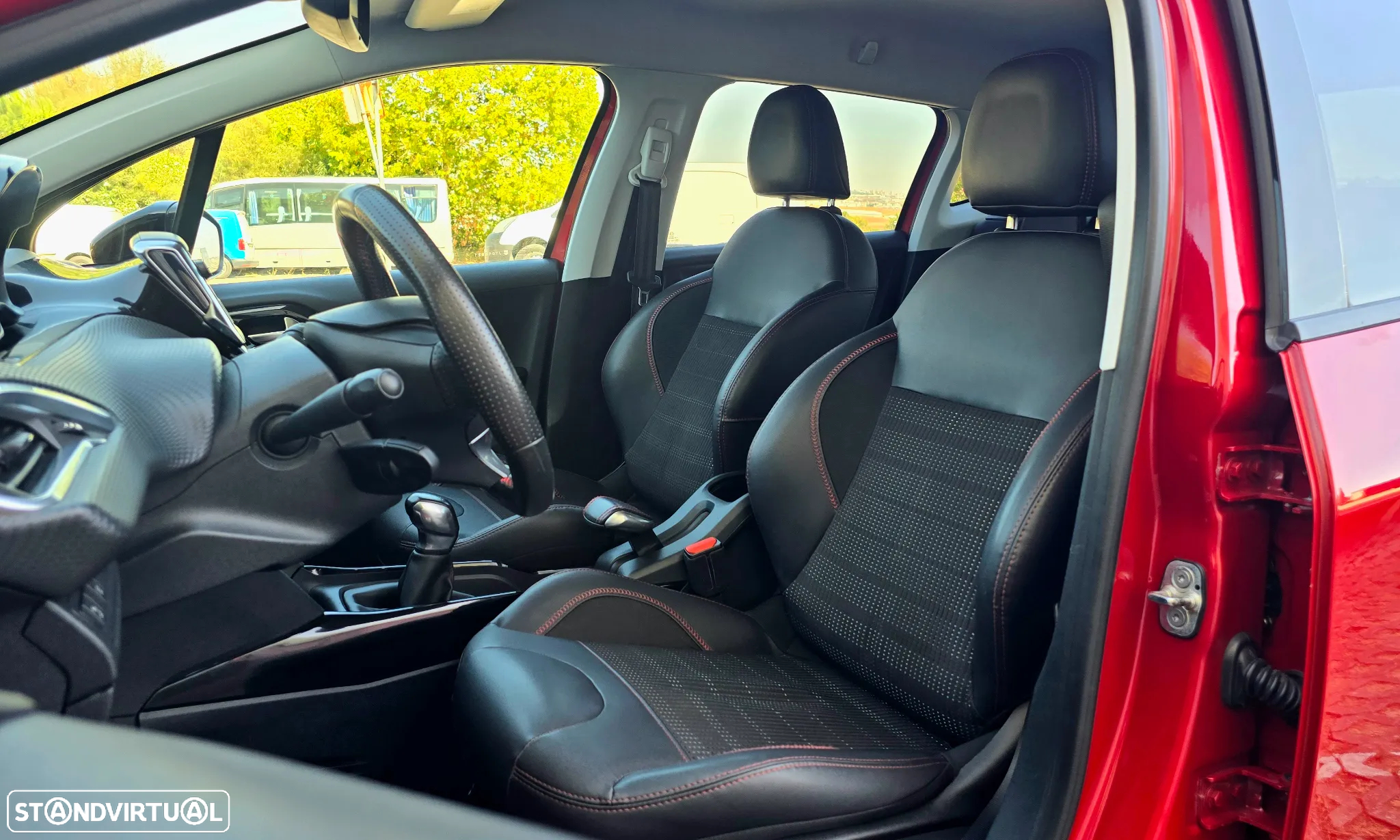 Peugeot 2008 1.2 PureTech GT Line - 9