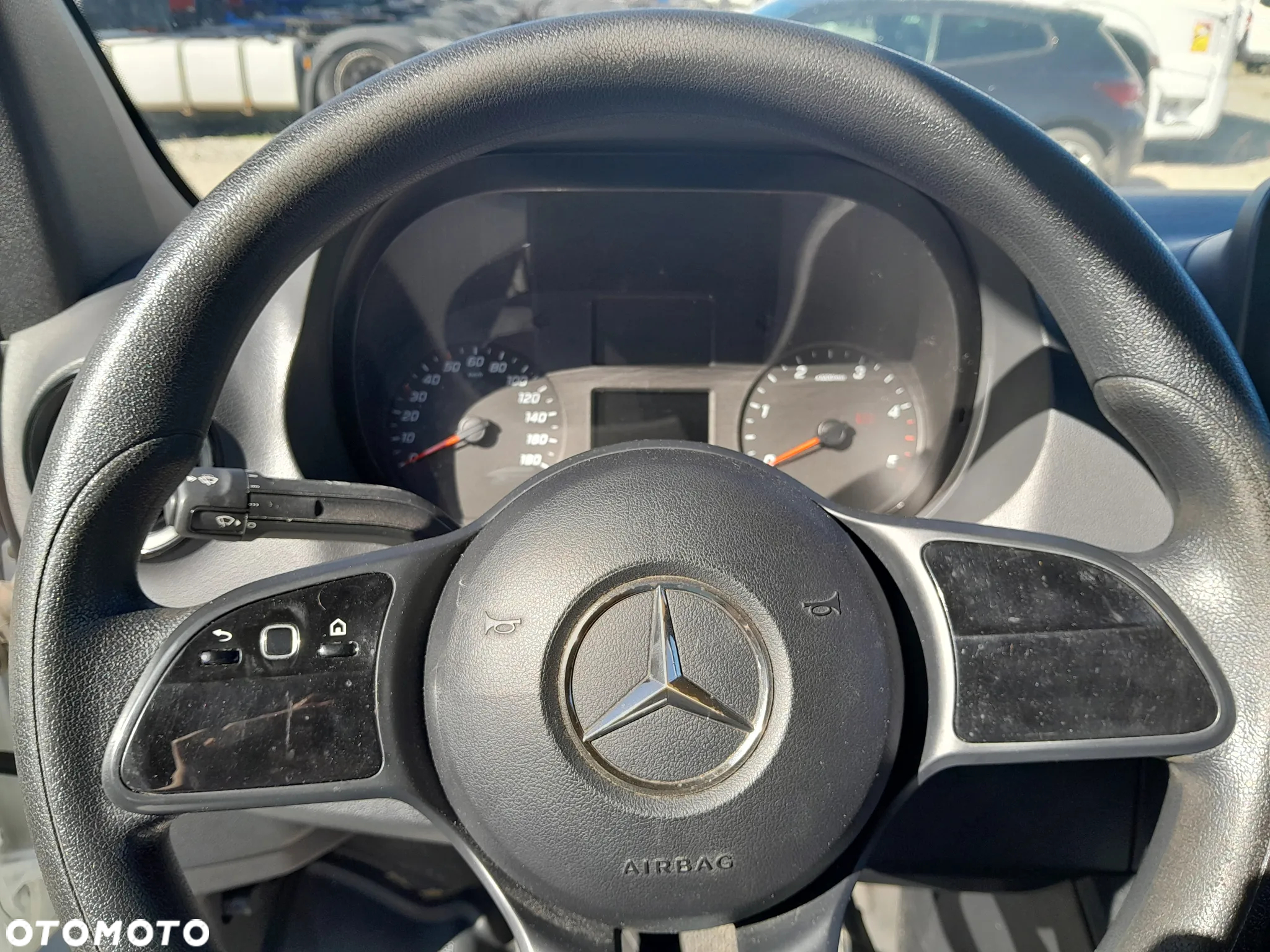 Mercedes-Benz Sprinter - 13
