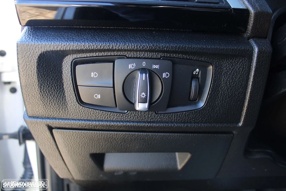 BMW 220 d Cabrio Line Sport - 10