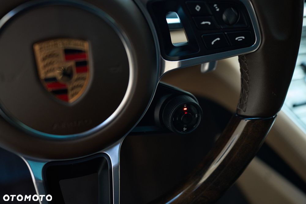 Porsche Panamera 4S - 24
