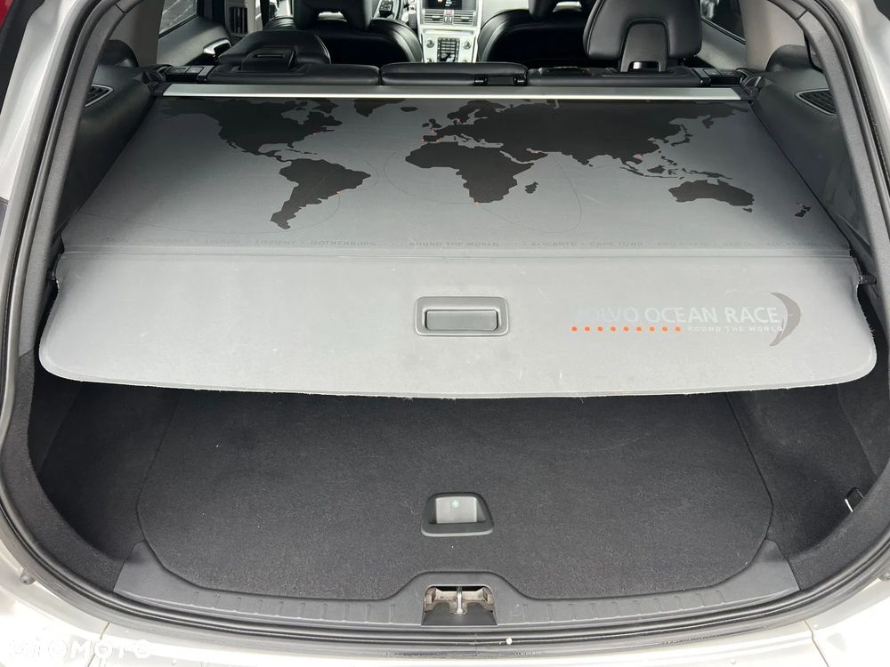 Volvo XC 60 D3 Drive-E Ocean Race - 9