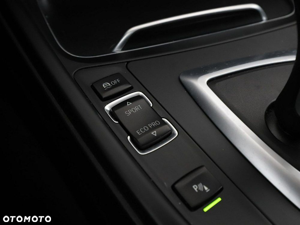 BMW Seria 3 318d Luxury Line - 29