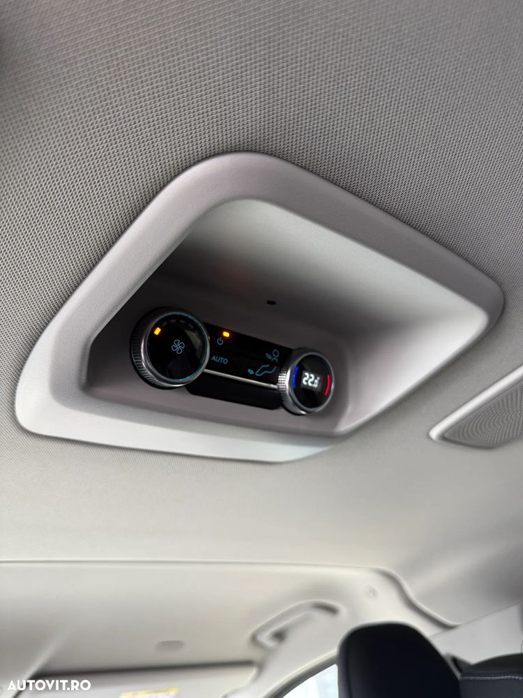 Ford Tourneo Custom - 27