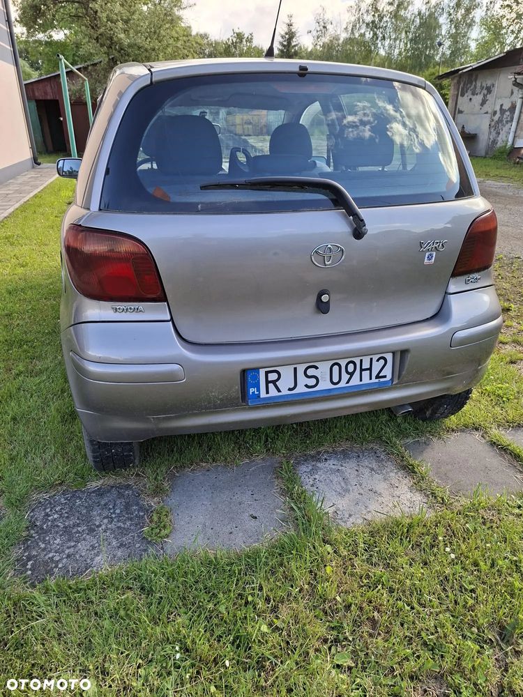 Toyota Yaris 1.4 D-4D Base - 6