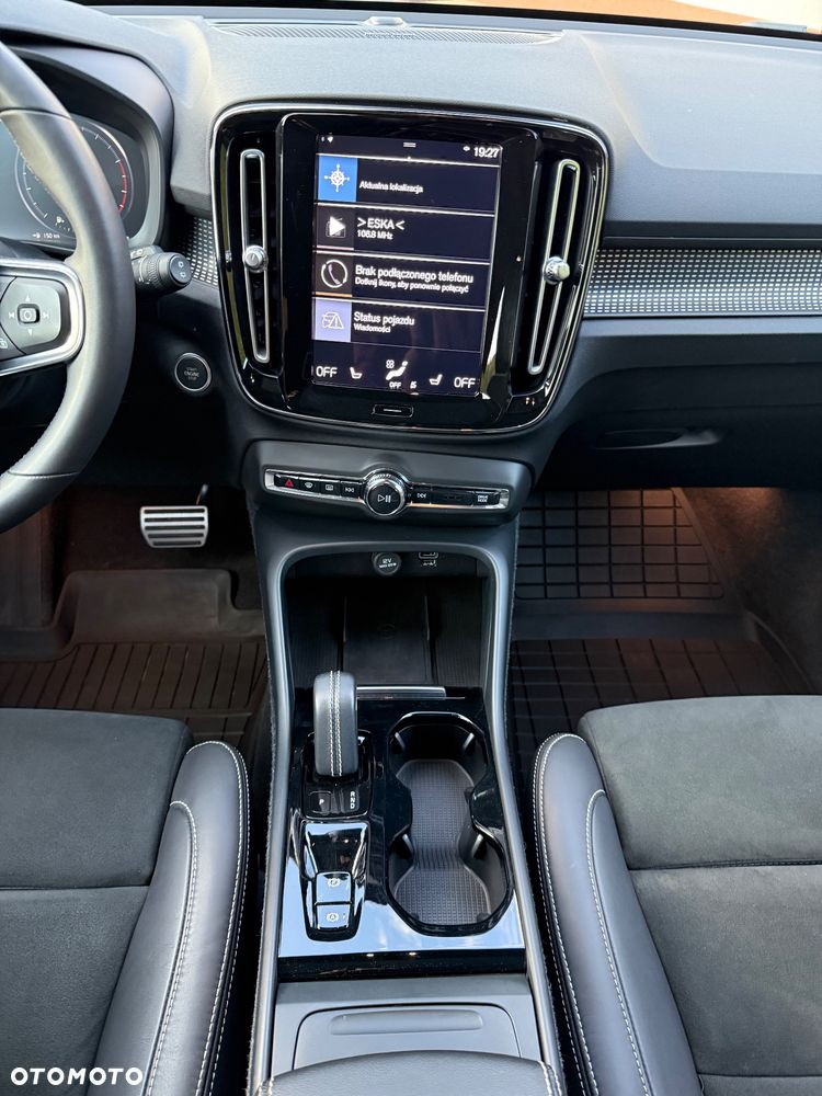 Volvo XC 40 - 25