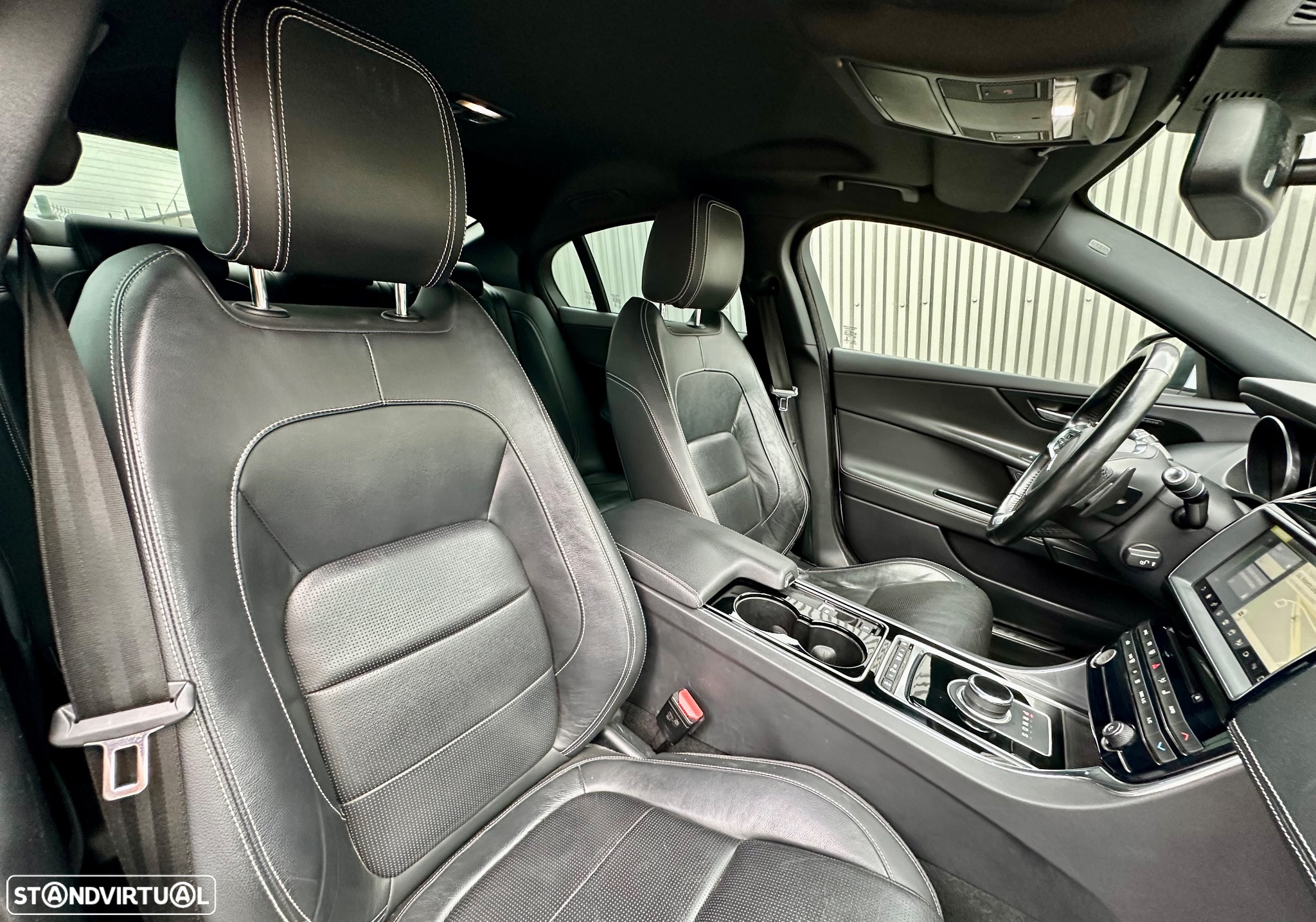 Jaguar XE 2.0 D R-Sport AWD Aut. - 36