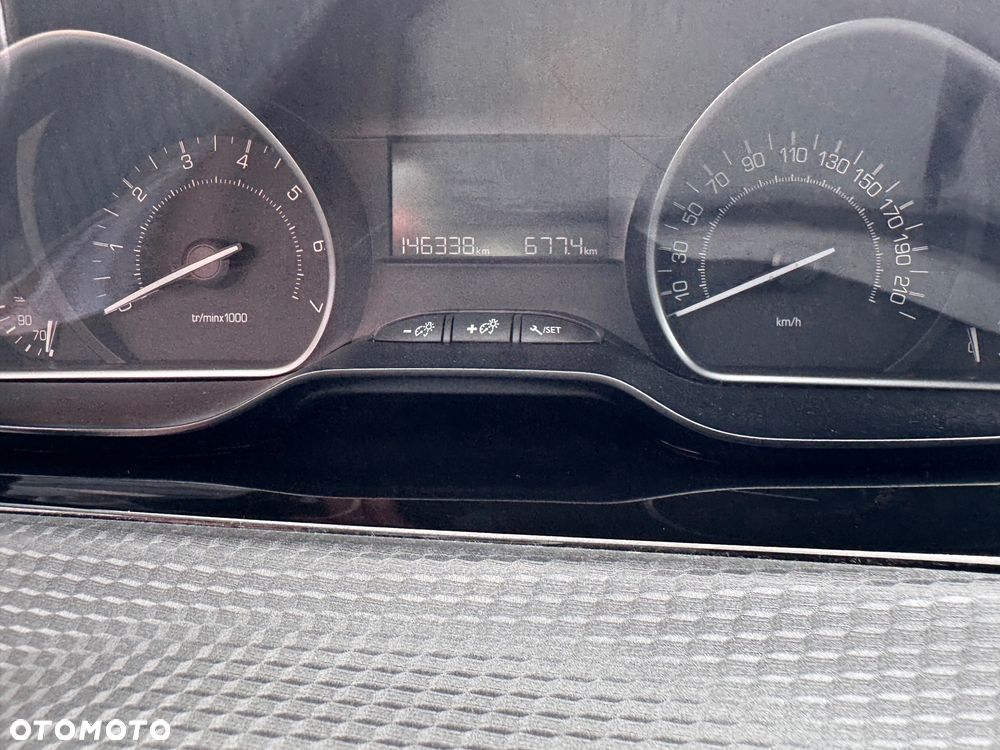 Peugeot 2008 1.2 Pure Tech Style S&S - 6