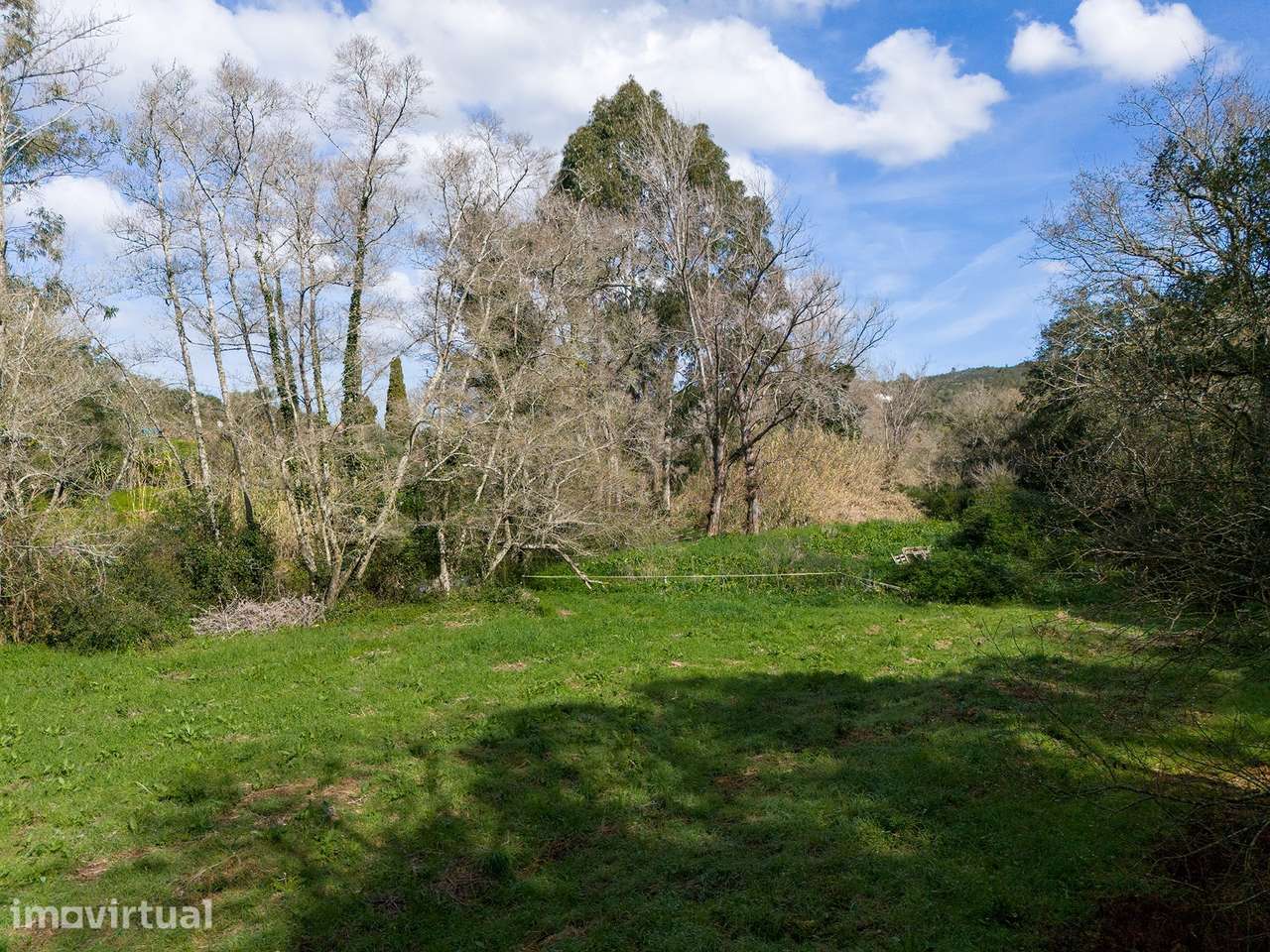 LINDO TERRENO COM RIBEIRA, ALFAMBRAS - Grande imagem: 4/19