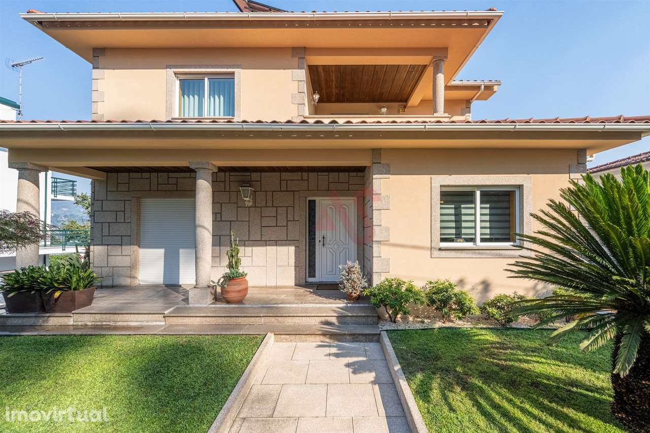 Moradia T4 com 3 Pisos – Excelente Estado de Conservação - S. Paio, Vi - Grande imagem: 2/33