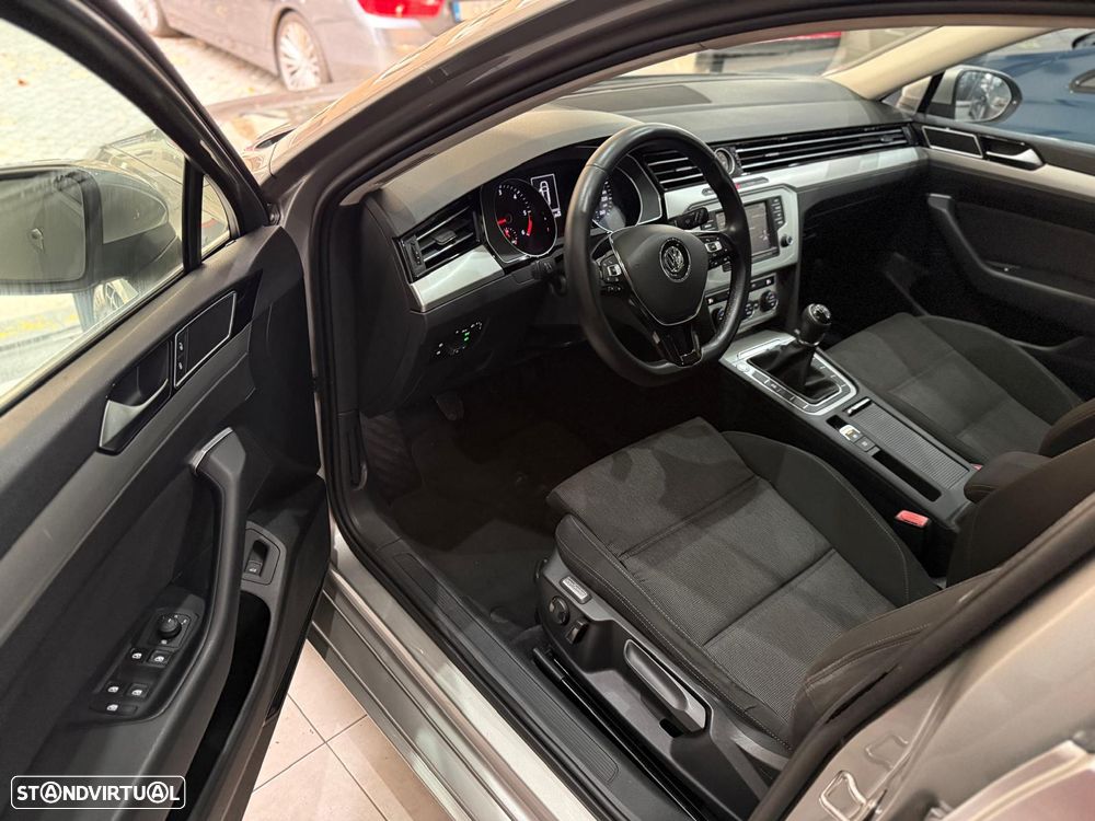 VW Passat Variant 1.6 TDI BlueMotion - 25