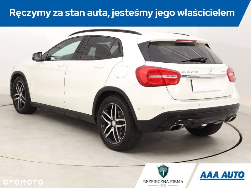 Mercedes-Benz GLA - 6