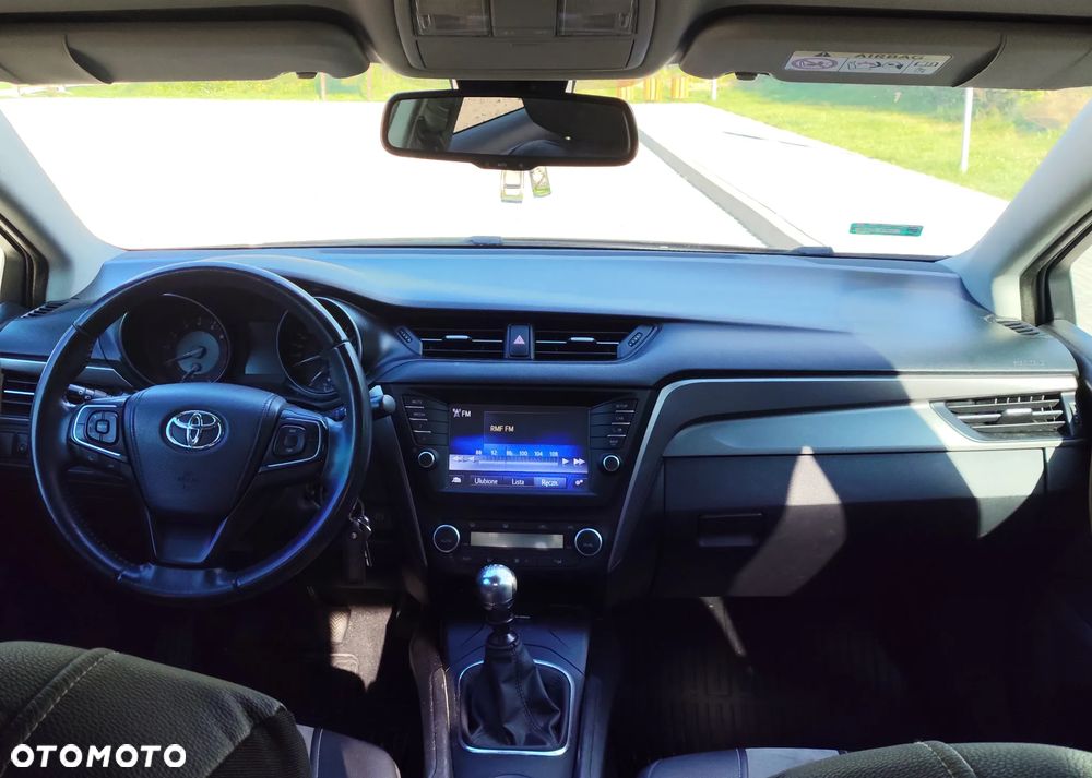 Toyota Avensis 1.6 Active - 5