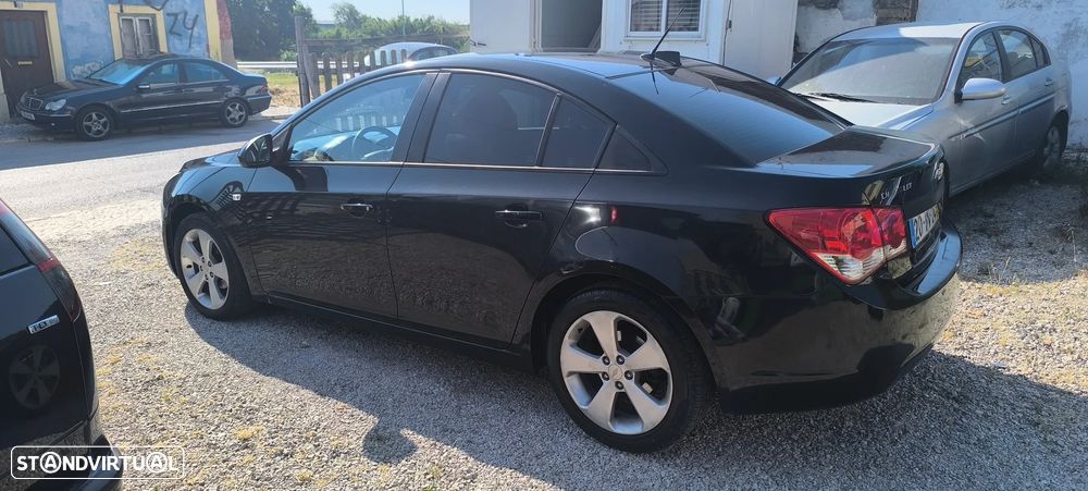 Chevrolet Cruze 1.6 LS - 3