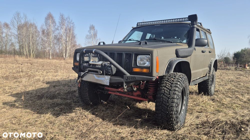 Jeep Cherokee - 1