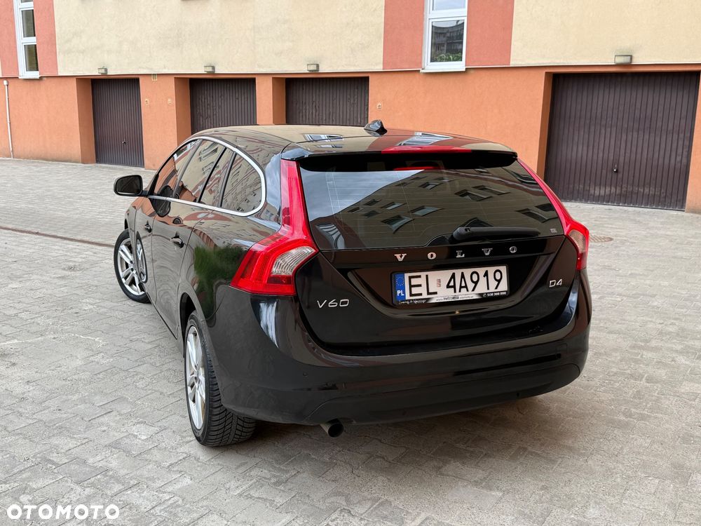 Volvo V60 D4 Momentum - 21