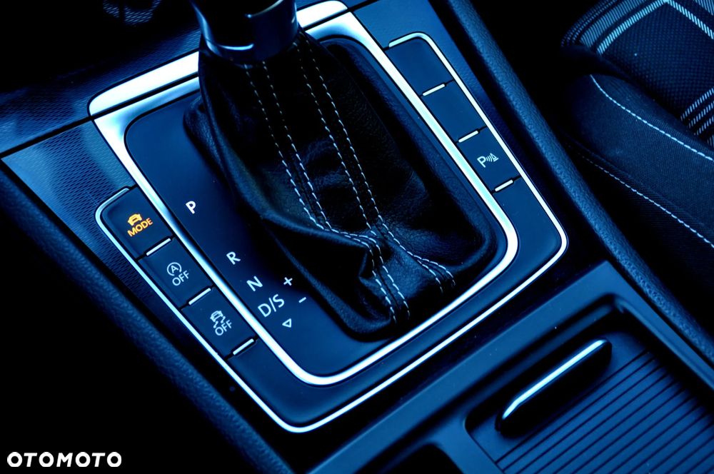 Volkswagen Golf GTD 2.0 TDI SCR DSG - 36