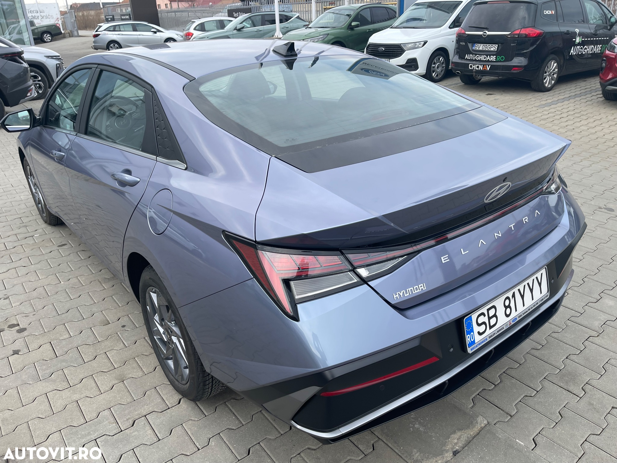 Hyundai Elantra 1.6 l 123 CP CVT Highway - 17
