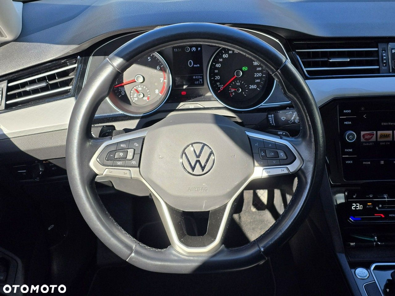 Volkswagen Passat - 23