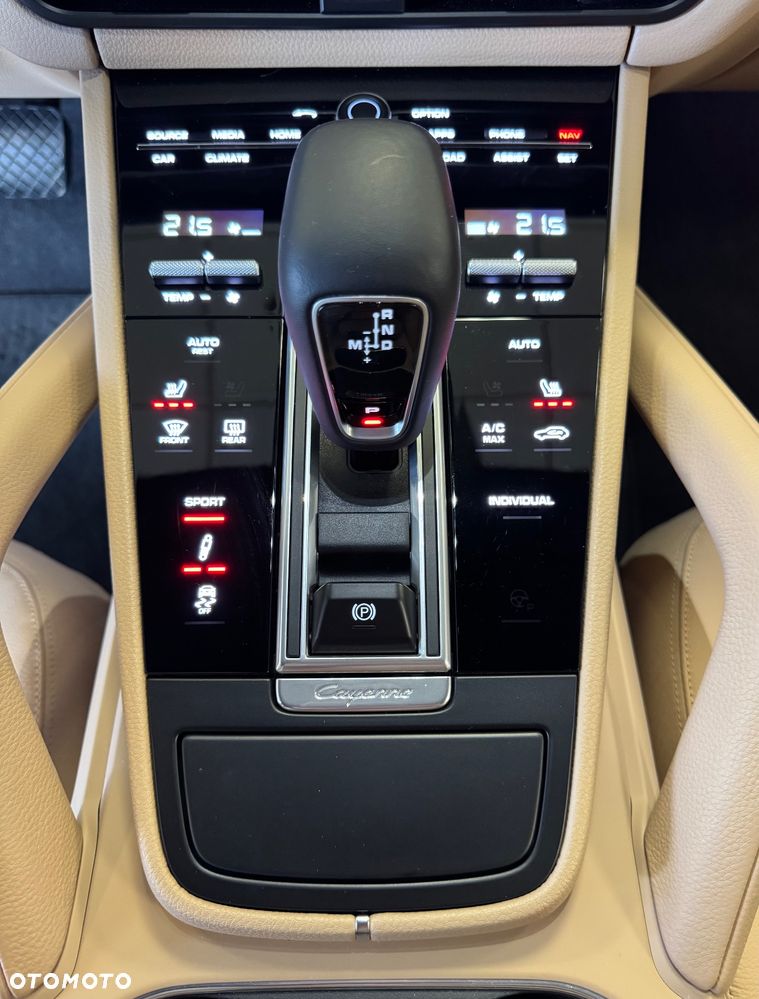 Porsche Cayenne Standard - 20