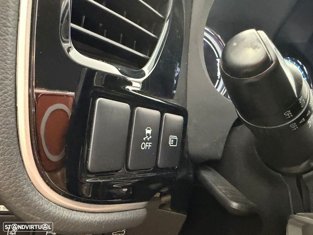 Mitsubishi Outlander 2.0 Instyle Navi - 26