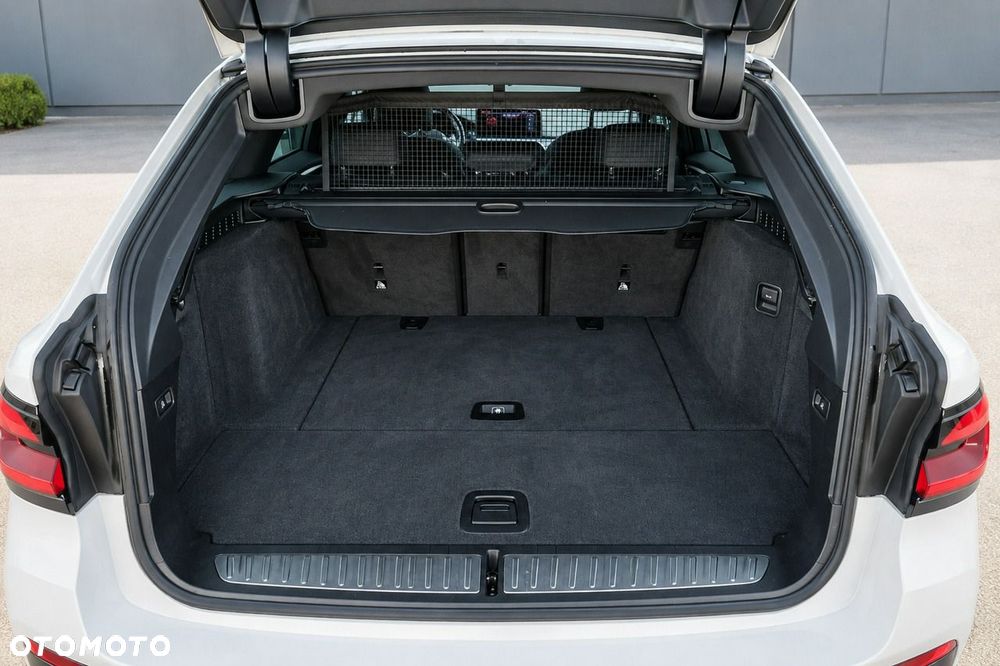 BMW Seria 5 530i xDrive mHEV M Sport sport - 8