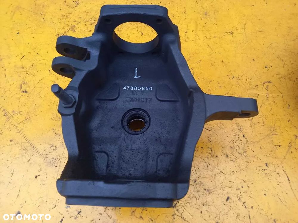 Zwrotnice przedniej osi lewa 47885850 prawa 47912893 New Holland T7.230 - 1