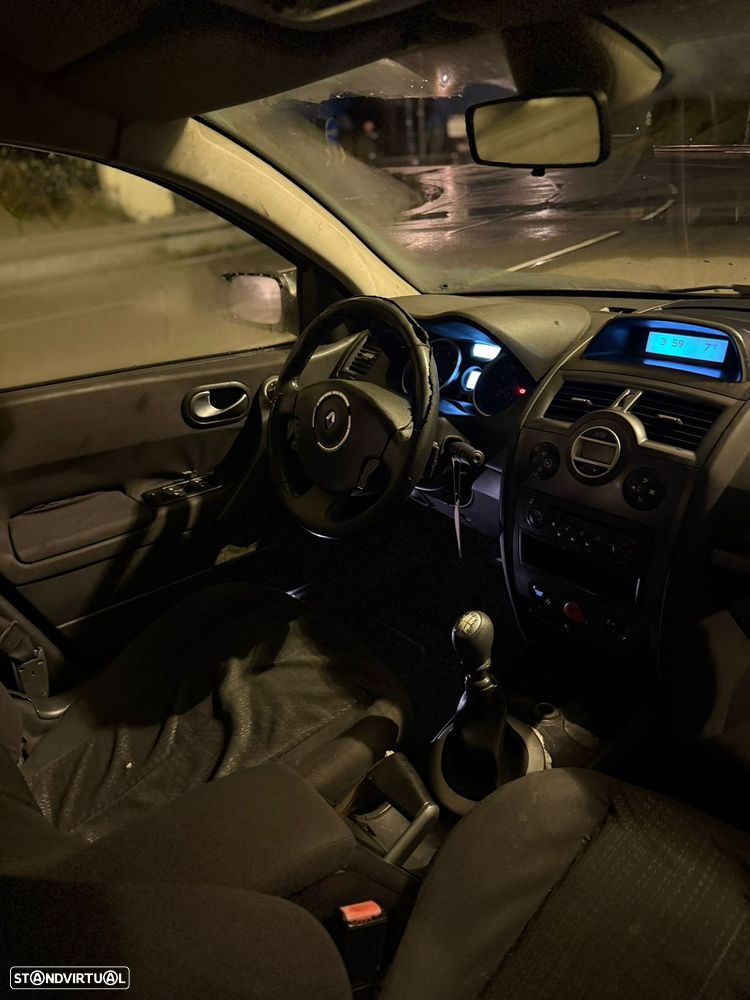 Renault Mégane 1.5 dCi Dynamique - 4