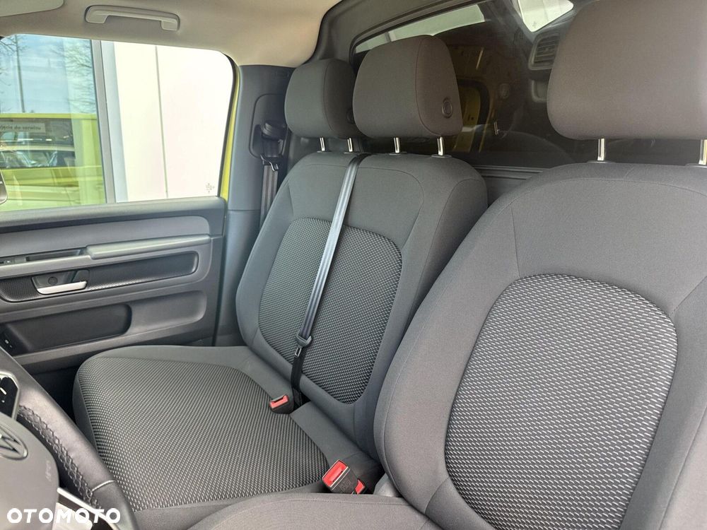 Volkswagen ID. Buzz Cargo 150 kW (204 PS) / skrzynia biegów: automatyczna 1 biegowa rozstaw osi: 2988 mm - 16