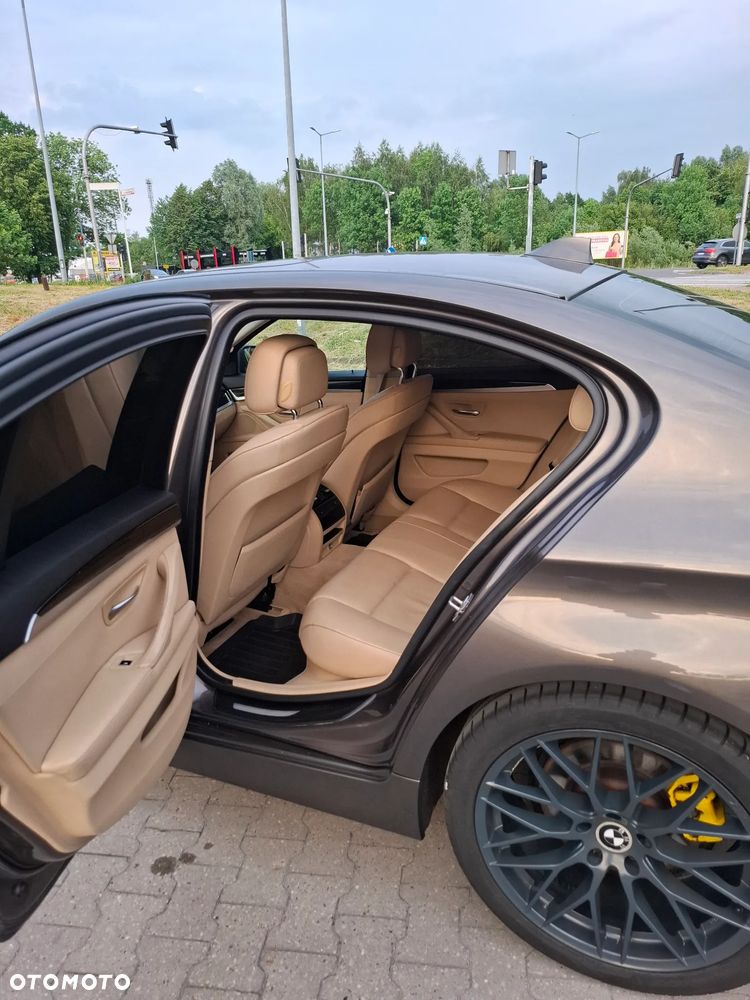 BMW Seria 5 528i - 10