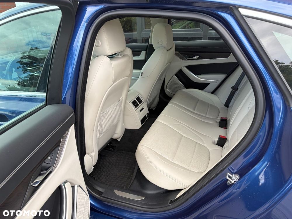 Jaguar XF 2.0 P300 AWD R-Dynamic S - 14