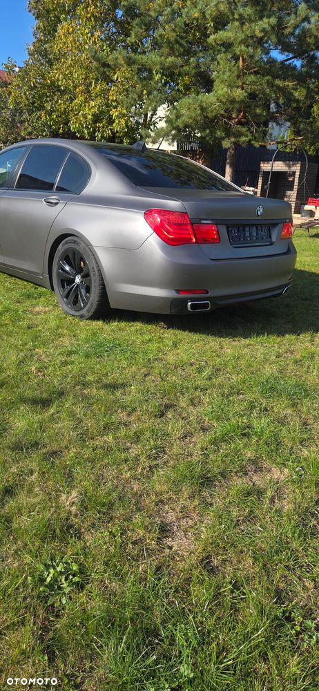 BMW Seria 7 750i - 13