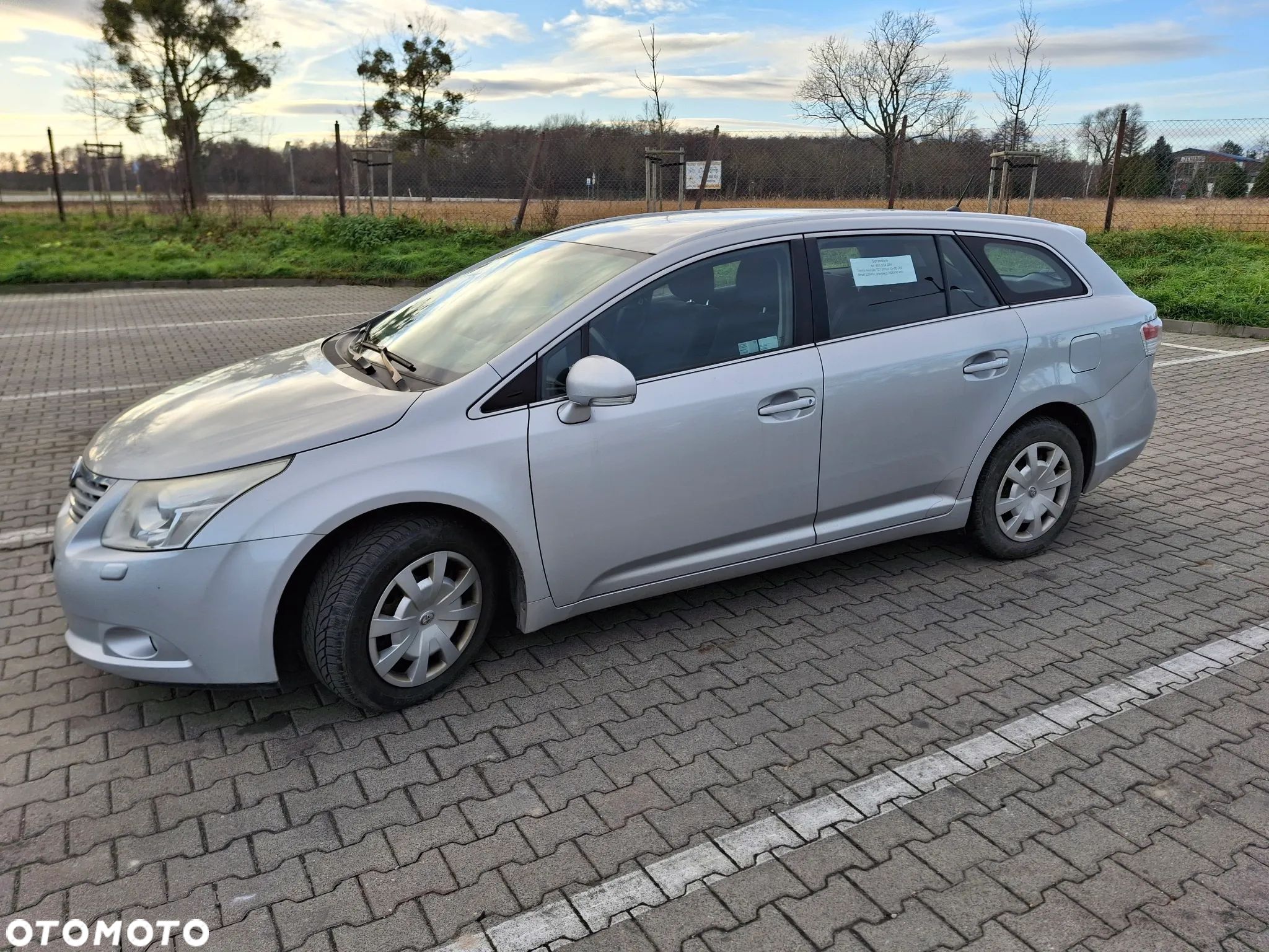 Toyota Avensis 2.0 D-4D Luna - 1