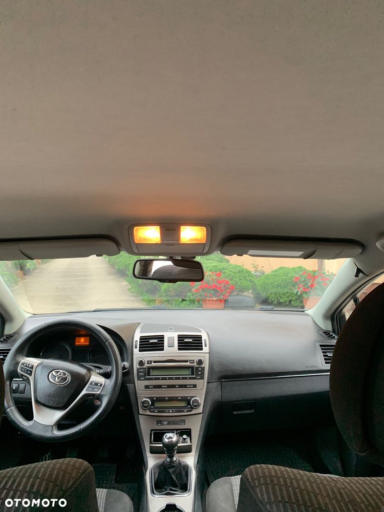 Toyota Avensis - 9