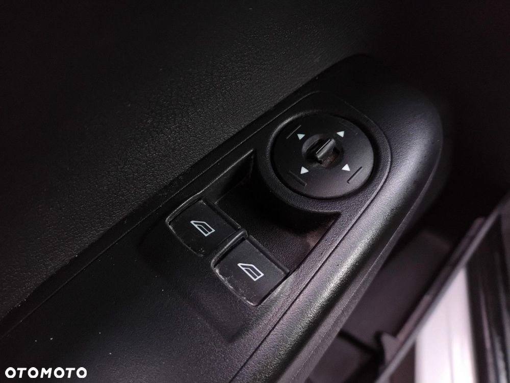 Ford Transit Courier - 10