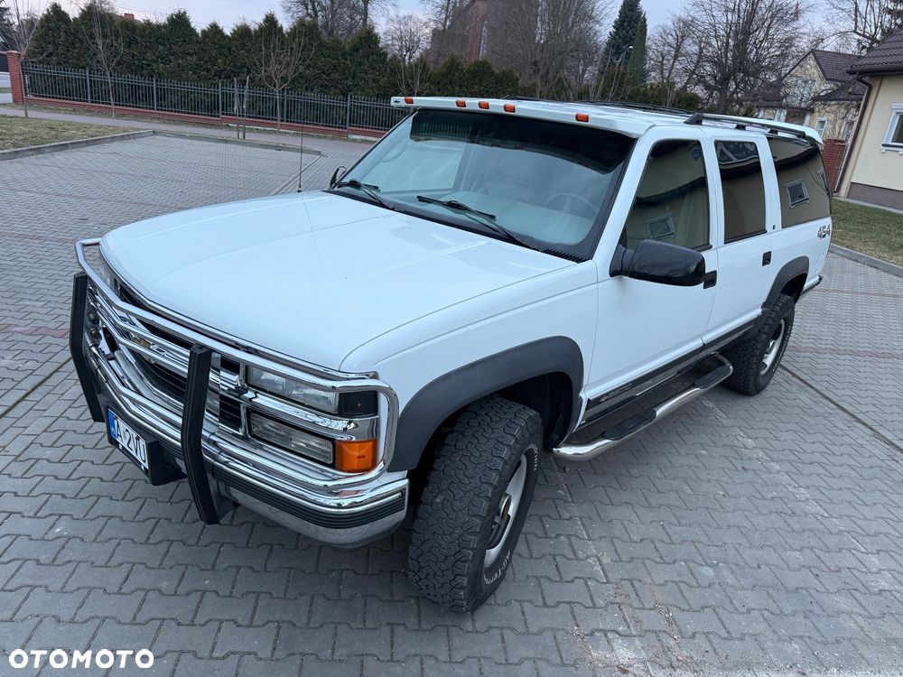 Chevrolet Suburban - 10