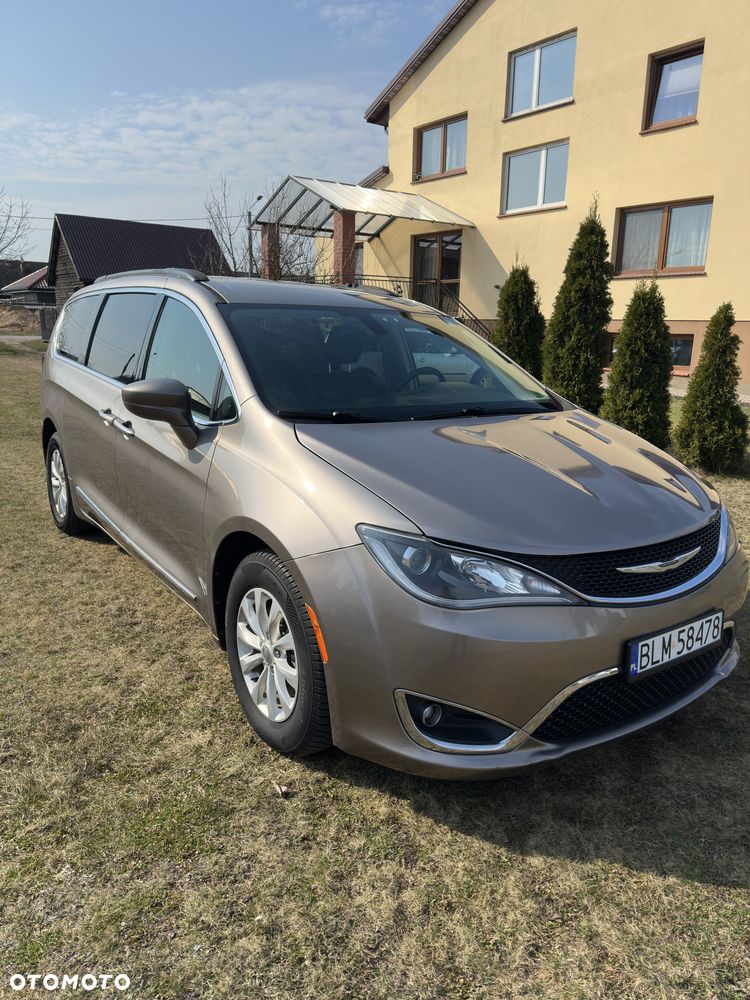 Chrysler Pacifica - 4