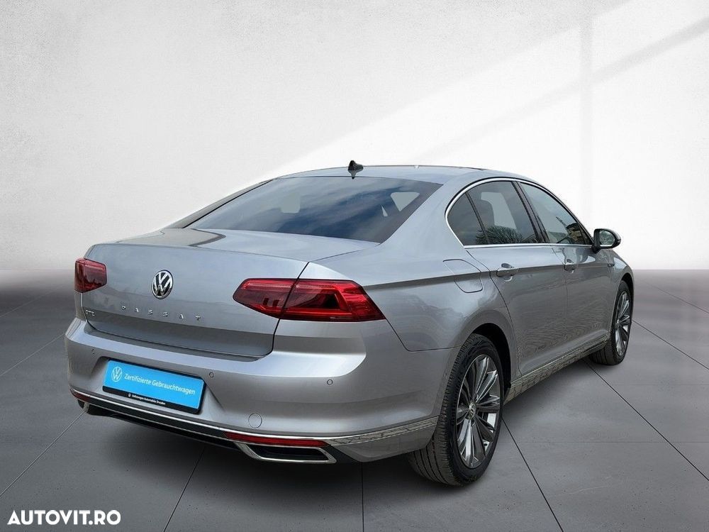 Volkswagen Passat - 11