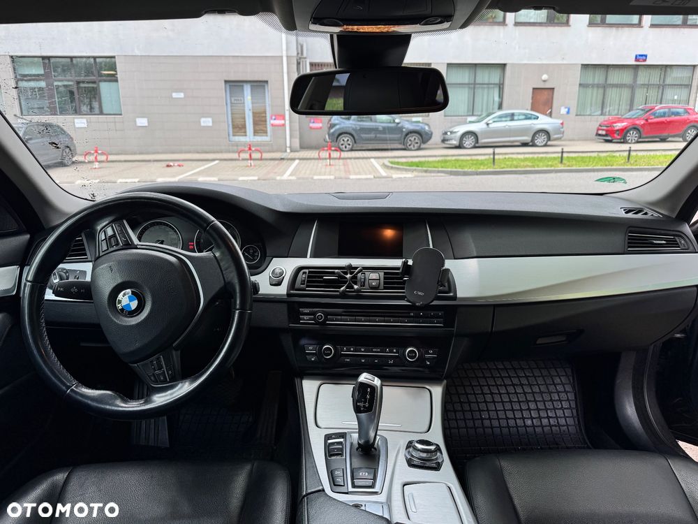 BMW Seria 5 520d xDrive - 7